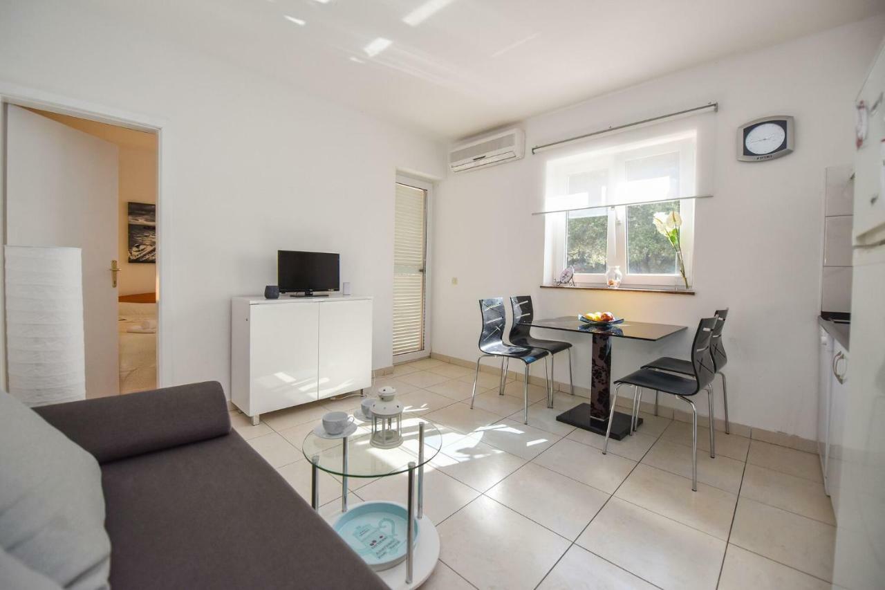 Vicy Apartment Novalja Exterior photo